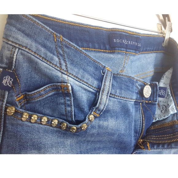 Rock & Republic • Skull Studded Pocket Jeans - Picture 5 of 8